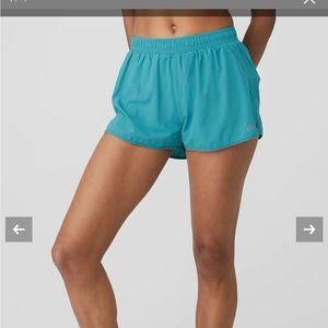 Alo Stride Short in blue splash - perfect condition!